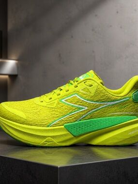 Pre-owned Women Diadora Nucleo 2 Yellow / green size 8.5 running shoes 🔥